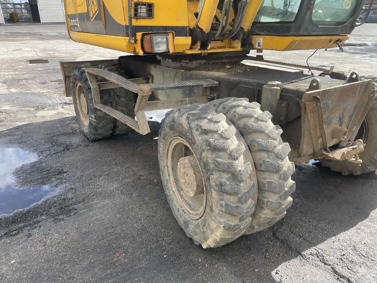 JCB JS130W dalimis, excavator