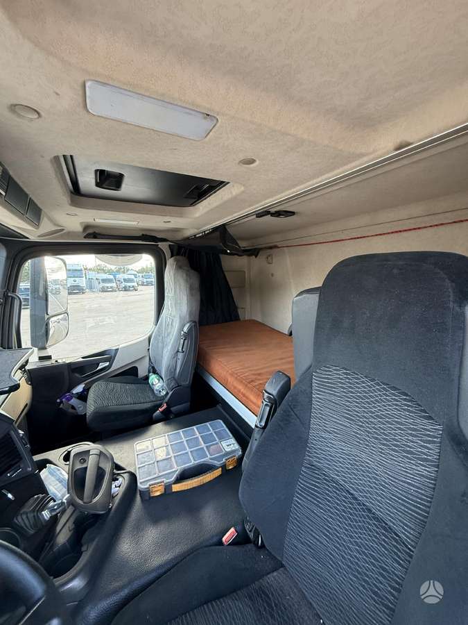 Mercedes-Benz Actros 1843, single sleeper