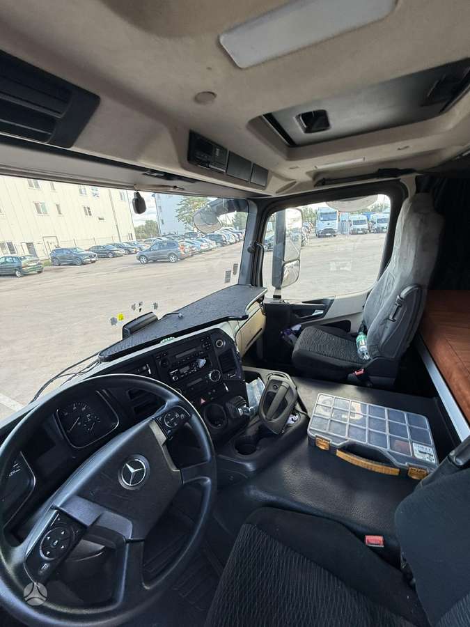 Mercedes-Benz Actros 1843, single sleeper