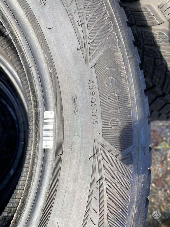 Goodyear Vector4Season Gen-3, всесезонные 215/60 R17