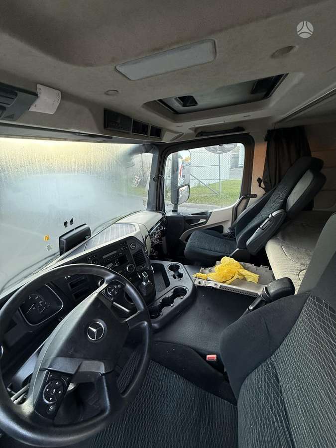 Mercedes-Benz Actros 1843, single sleeper