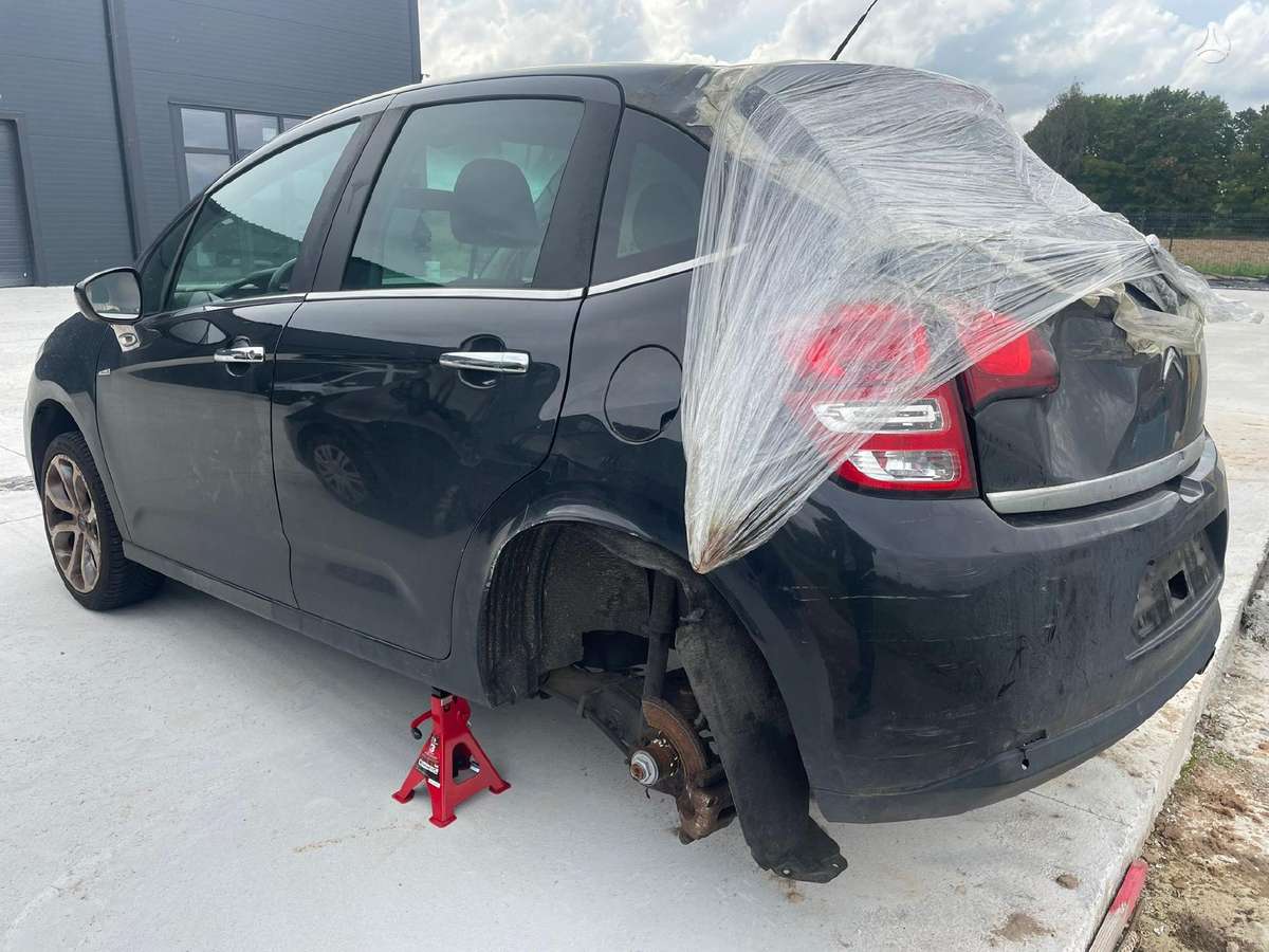Citroen C3 for parts. 2011m