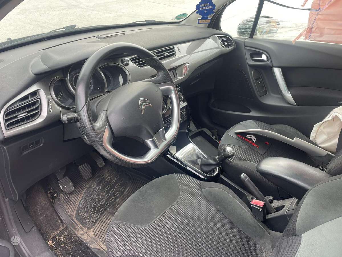 Citroen C3 for parts. 2011m