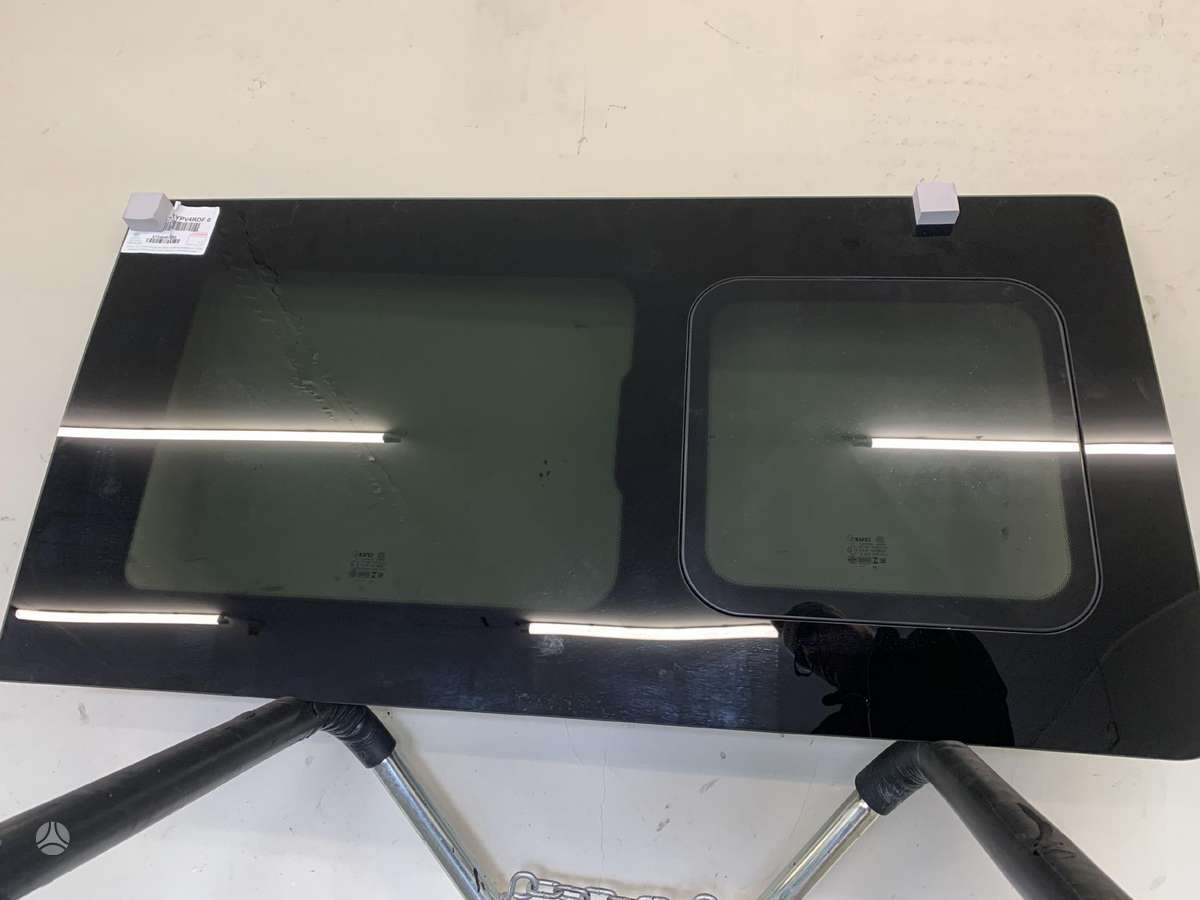 Volkswagen Caravelle windows