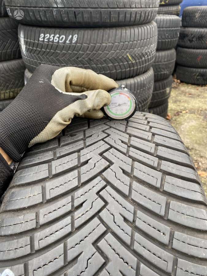Pirelli AllSeasonSG2, всесезонные 235/45 R18