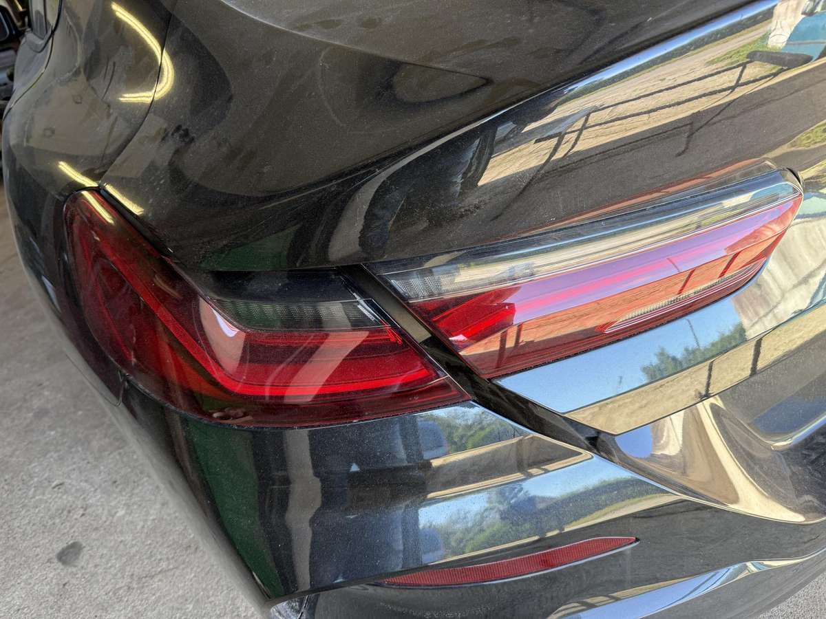 BMW 8 serija žibintai