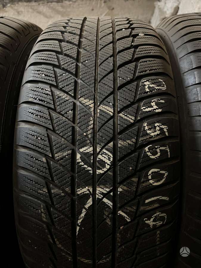 Bridgestone, all-season 245/50 R19