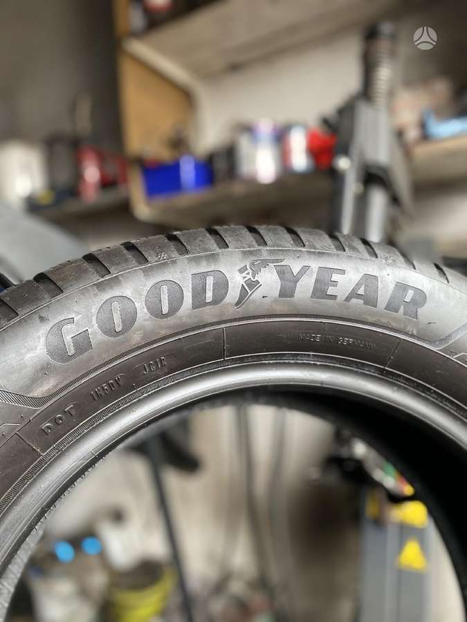 Goodyear UltraGrip, winter 245/55 R17