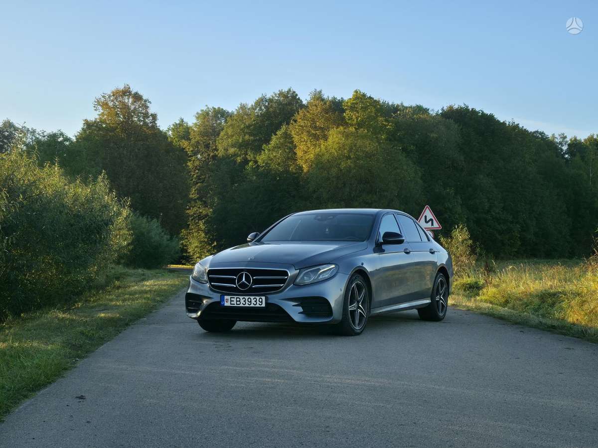 Mercedes-Benz E300, sedans