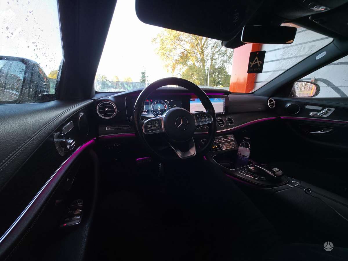 Mercedes-Benz E300, sedans