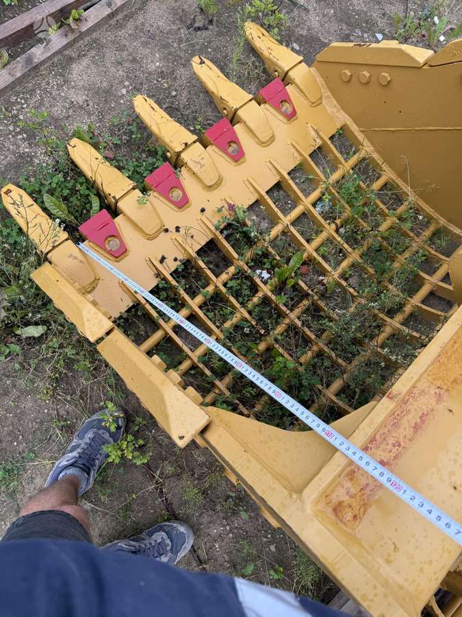 Caterpillar CAT 320, ковши