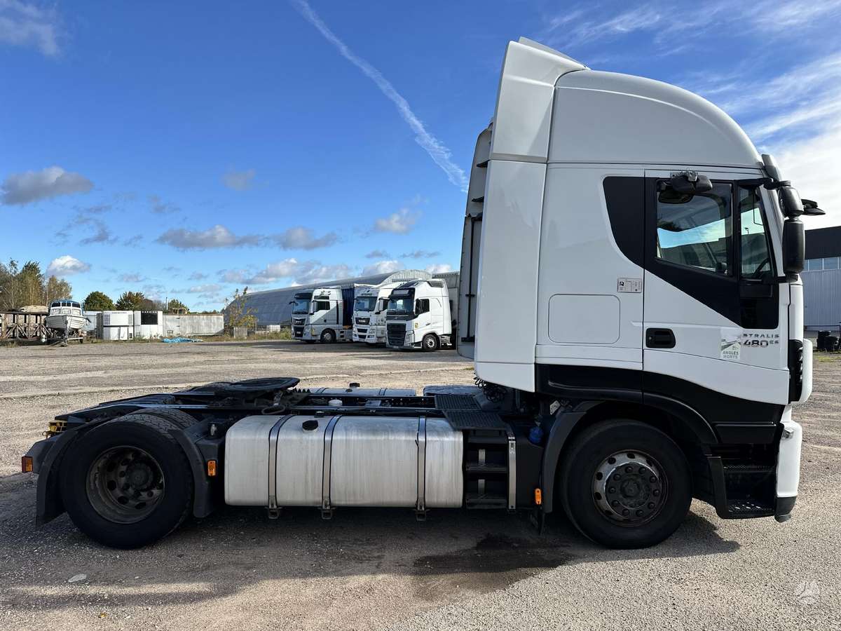 Iveco STRALIS AS440S48T/P, double sleeper
