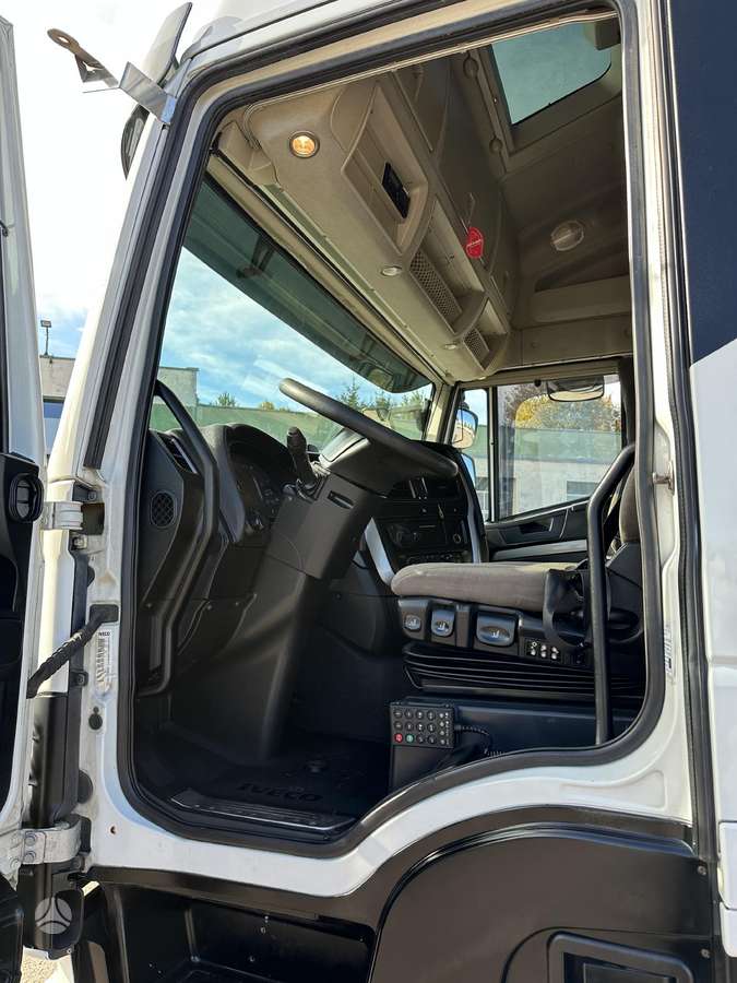 Iveco STRALIS AS440S48T/P, double sleeper