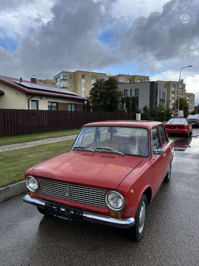 Lada 21011, saloon / sedan