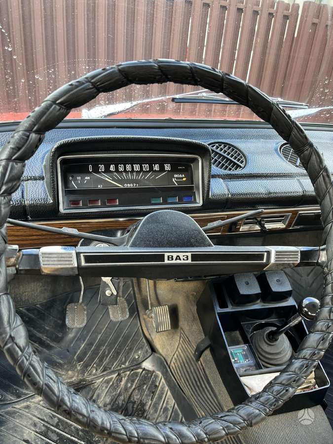 Lada 21011, sedanas
