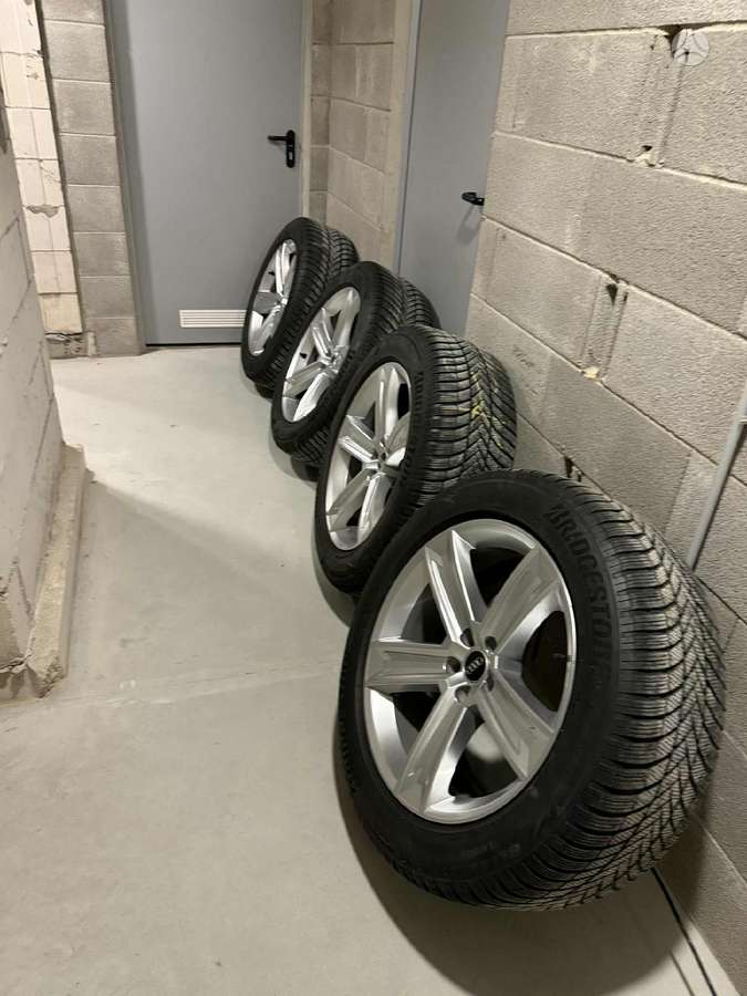 Audi Q8, lengvojo lydinio, R20