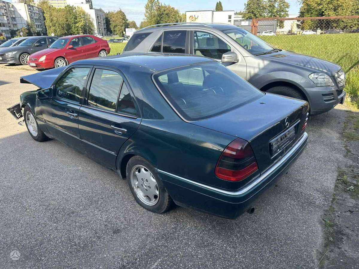 Mercedes-Benz C200 по частям