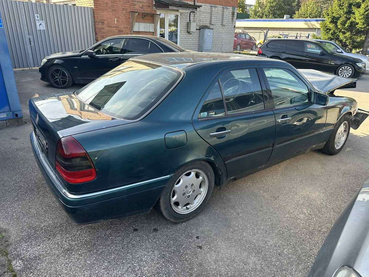 Mercedes-Benz C200 по частям