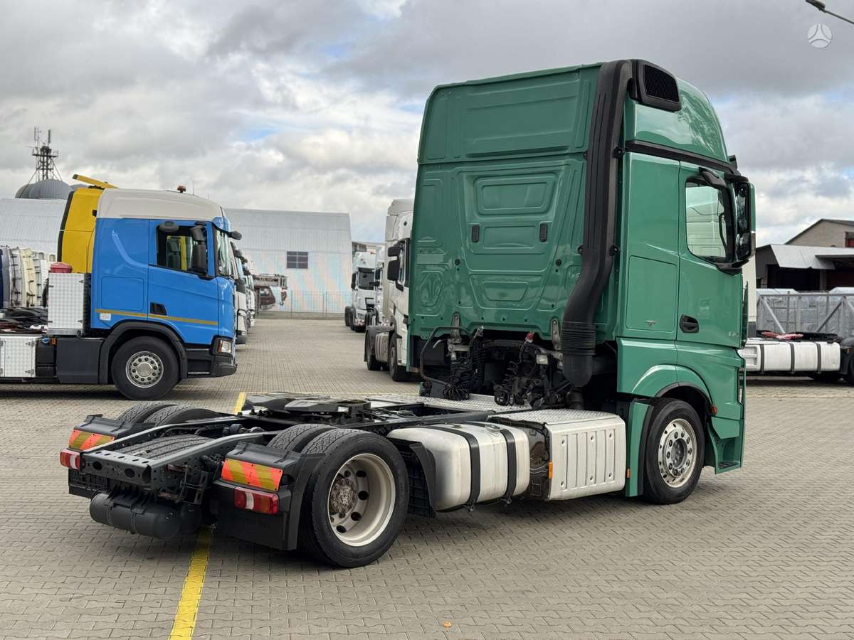 Mercedes-Benz ACTROS 1845 RETARDER LOWDECK, double sleeper