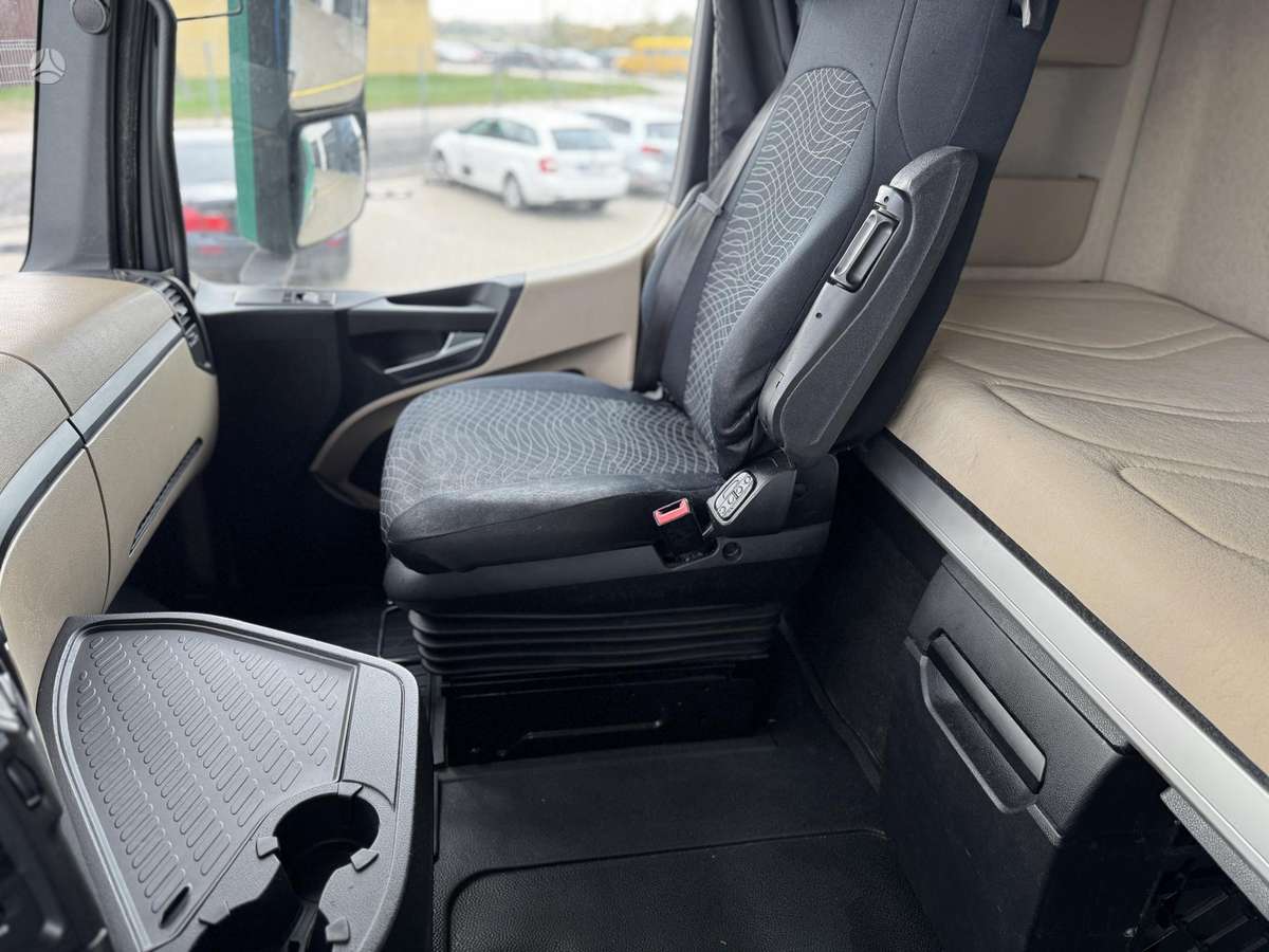 Mercedes-Benz ACTROS 1845 RETARDER LOWDECK, double sleeper