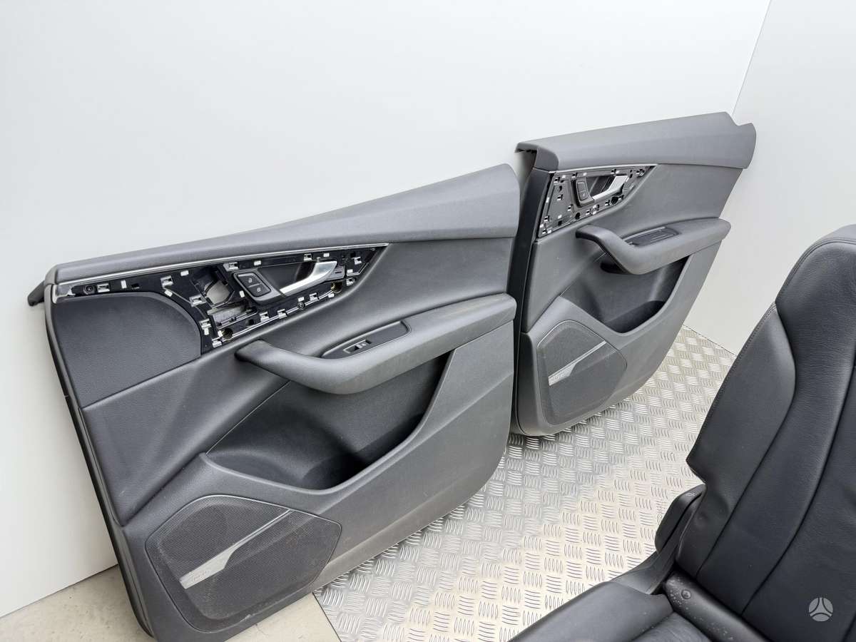 Audi Q7 salono detalės
