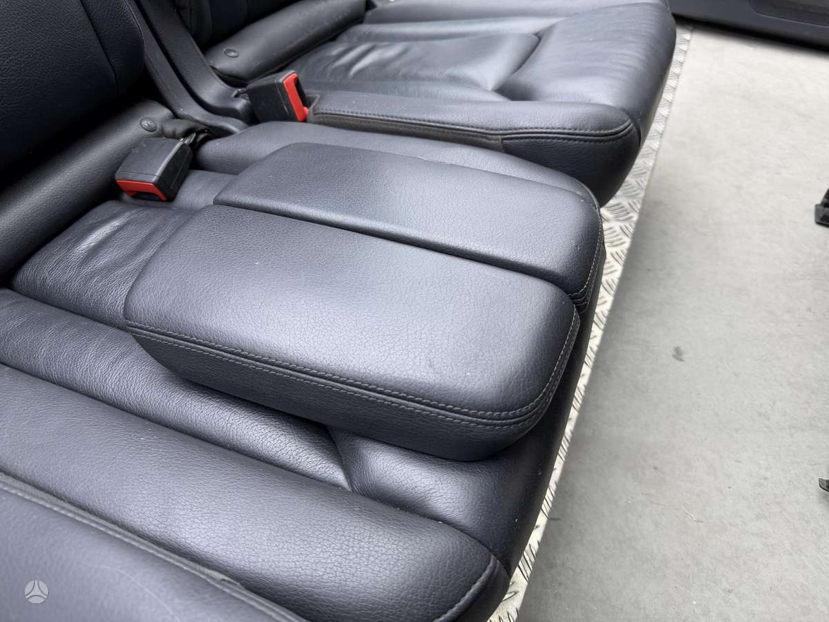 Audi Q7 детали салона