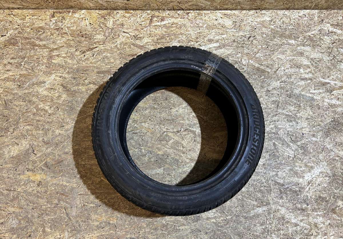 Bridgestone Blizzak LM005, зимние 255/45 R19