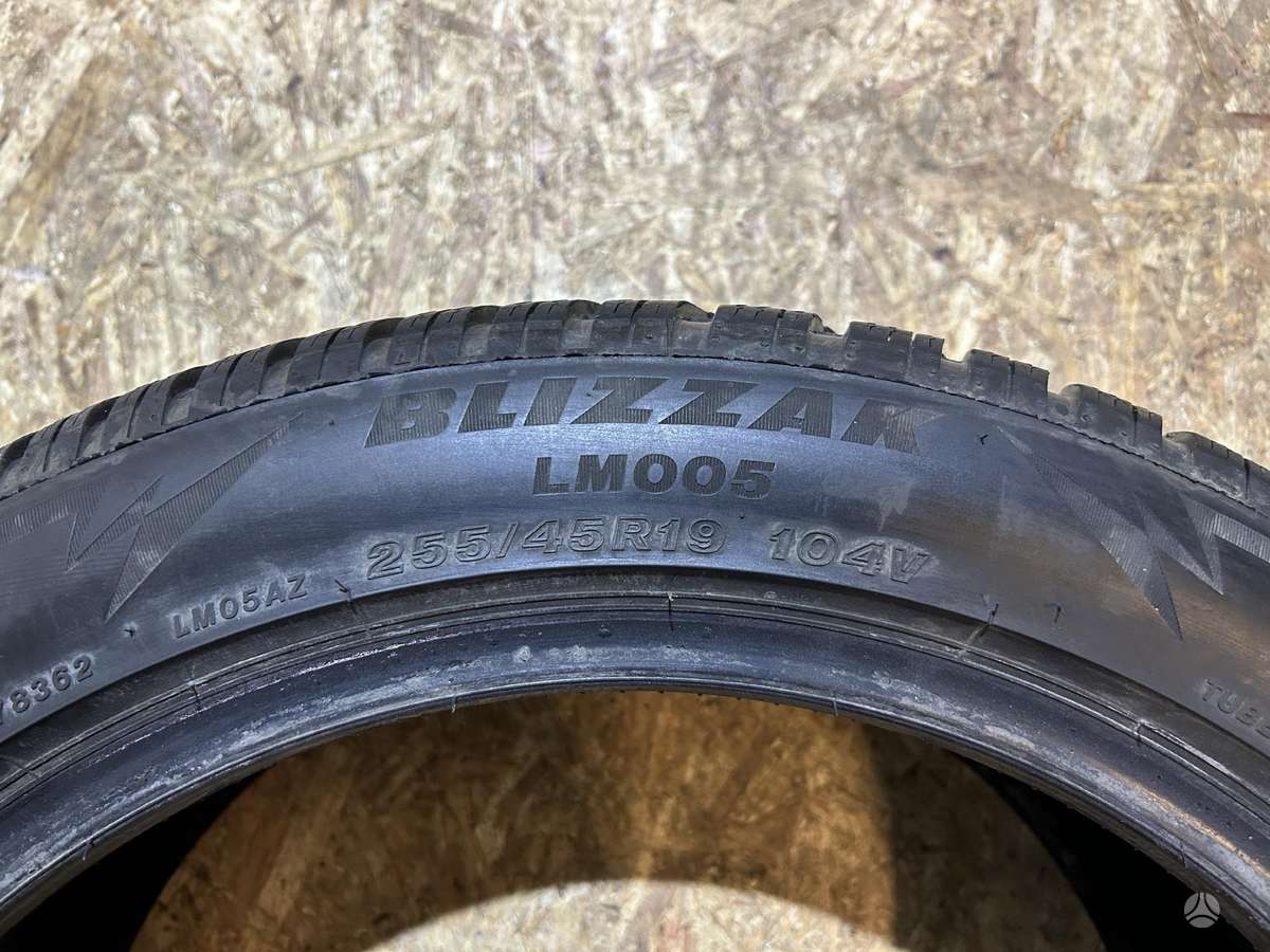 Bridgestone Blizzak LM005, зимние 255/45 R19
