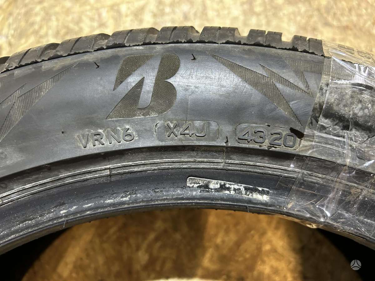 Bridgestone Blizzak LM005, зимние 255/45 R19