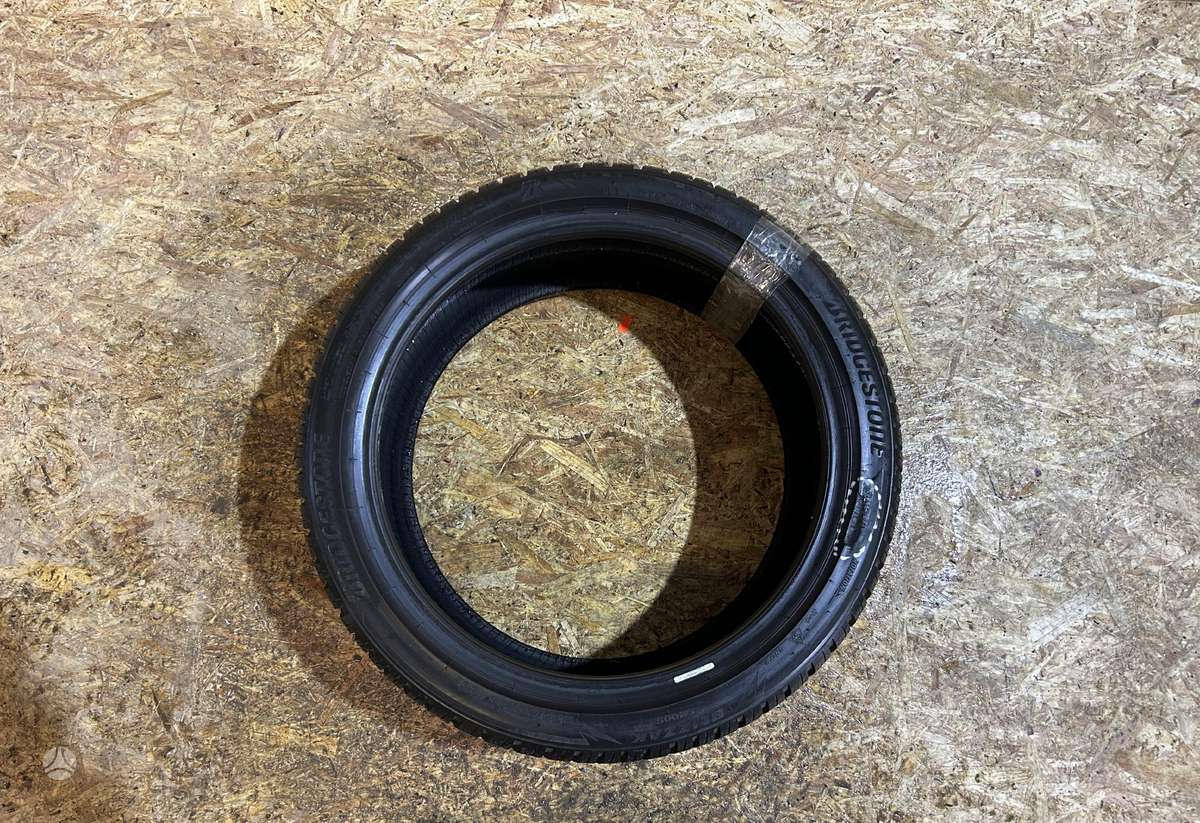 Bridgestone Blizzak LM005, зимние 235/40 R19