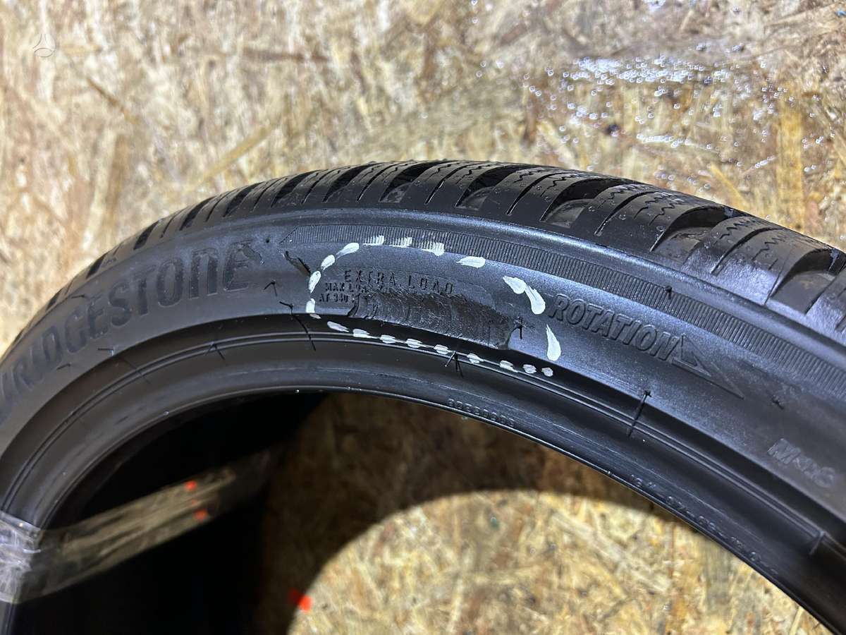 Bridgestone Blizzak LM005, winter 235/40 R19