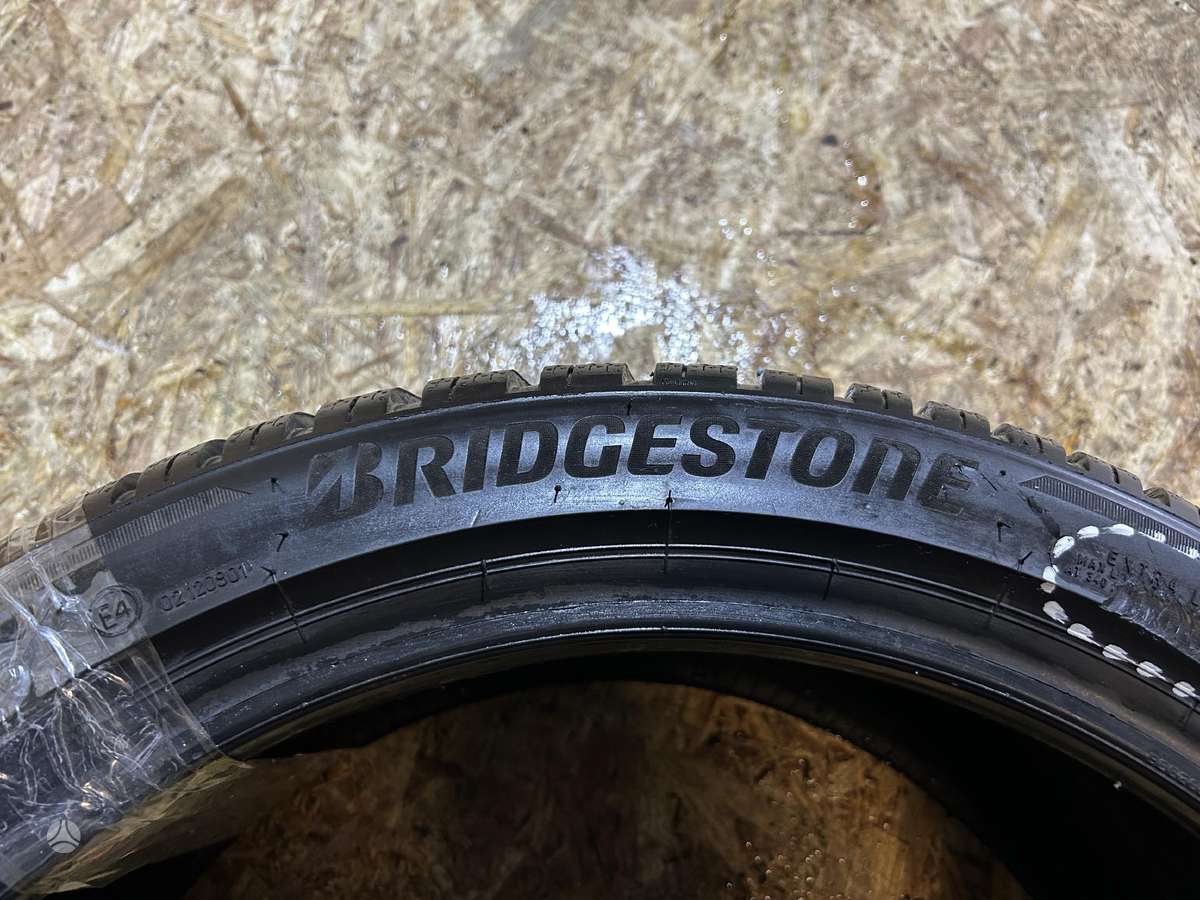 Bridgestone Blizzak LM005, winter 235/40 R19