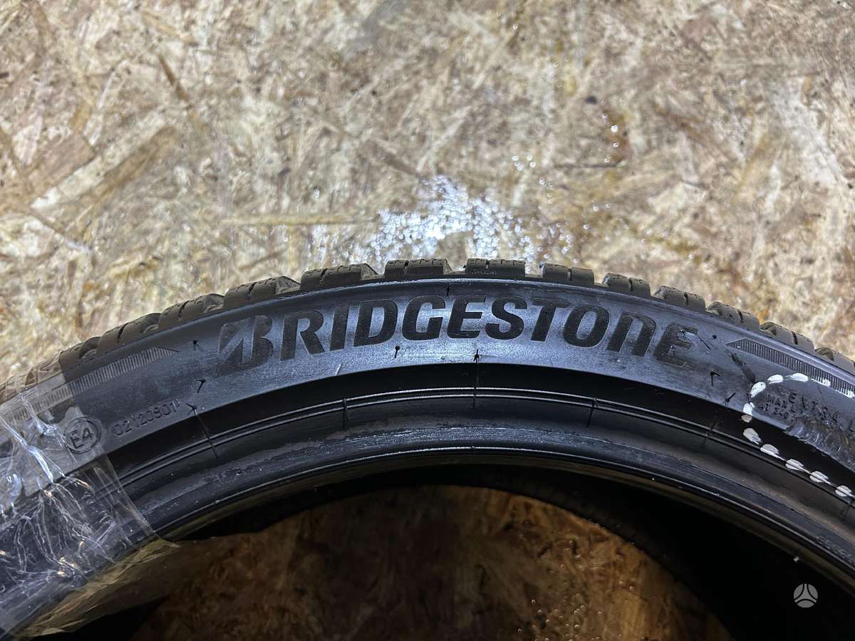 Bridgestone Blizzak LM005, зимние 235/40 R19