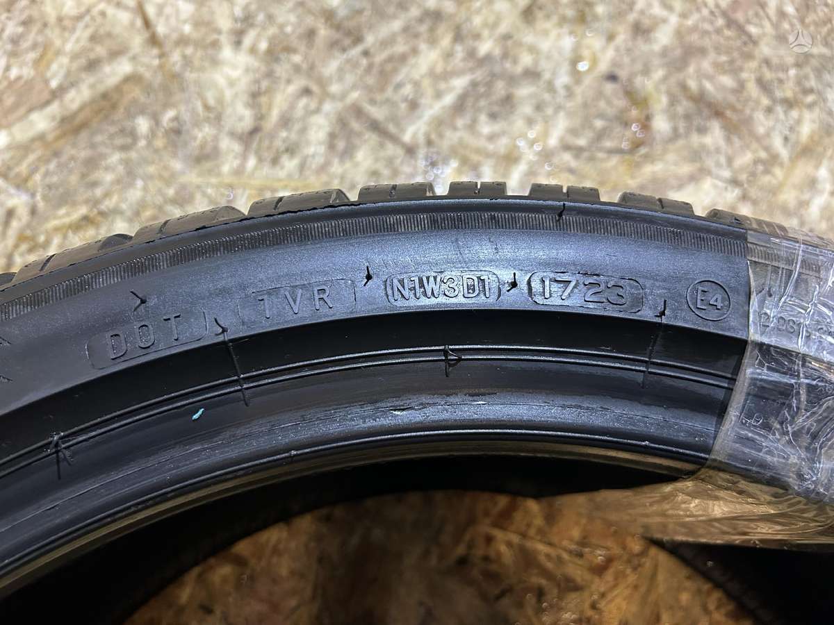 Bridgestone Blizzak LM005, winter 235/40 R19