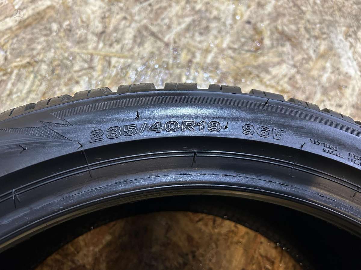 Bridgestone Blizzak LM005, зимние 235/40 R19