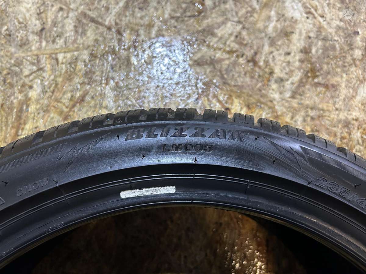 Bridgestone Blizzak LM005, winter 235/40 R19