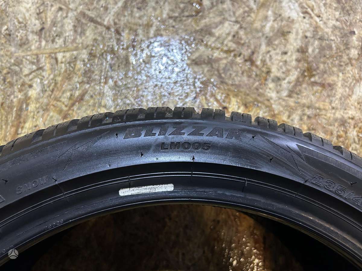 Bridgestone Blizzak LM005, зимние 235/40 R19