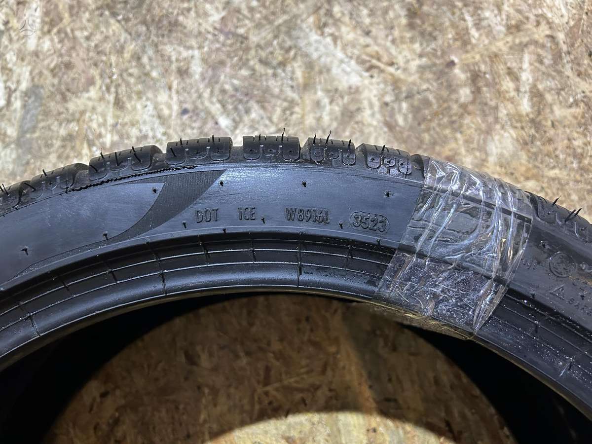 Pirelli P Zero Winter, žieminės 285/35 R21