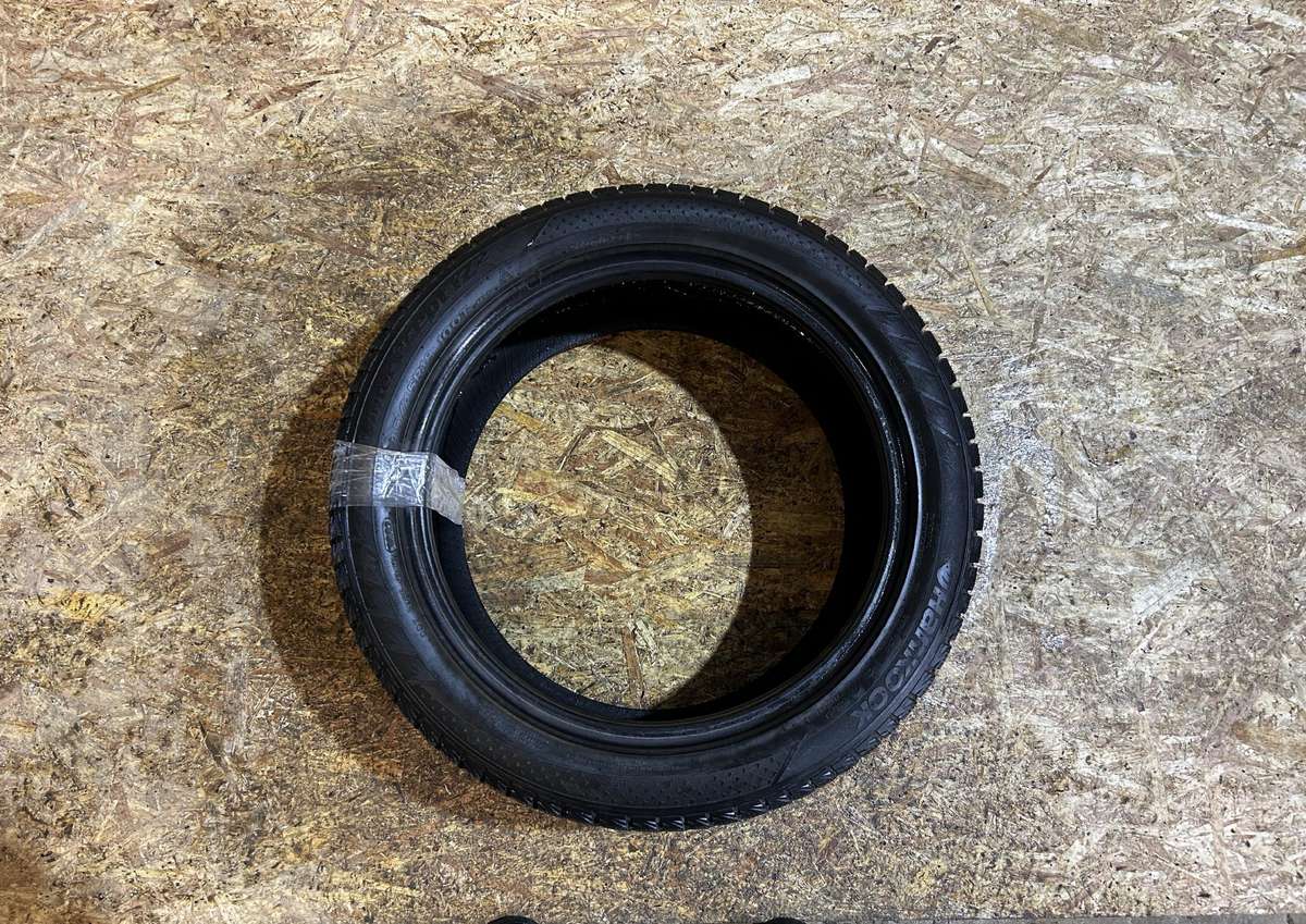 Hankook Winter i Cept iZ2, winter 245/45 R18