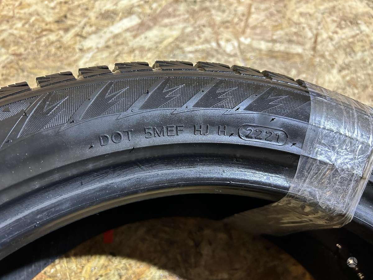 Hankook Winter i Cept iZ2, winter 245/45 R18