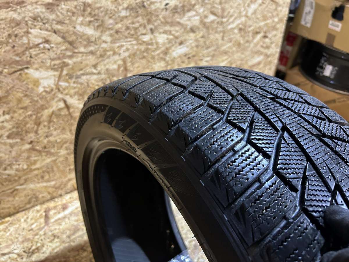 Hankook Winter i Cept iZ2, winter 245/45 R18