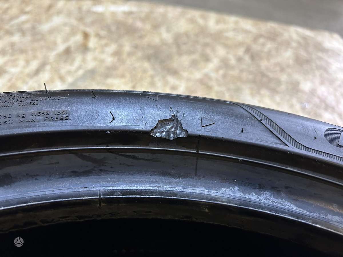 Goodyear Ultra Grip Performance +, winter 245/40 R19