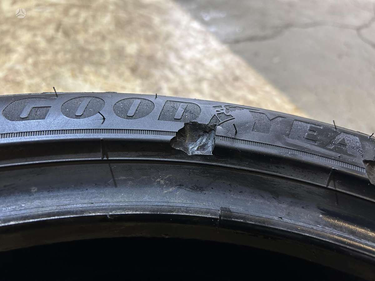 Goodyear Ultra Grip Performance +, winter 245/40 R19