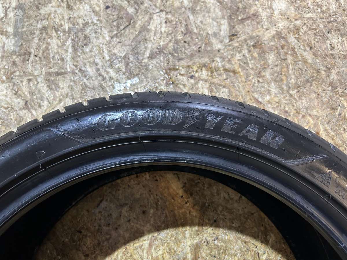 Goodyear Ultra Grip Performance +, winter 245/40 R19