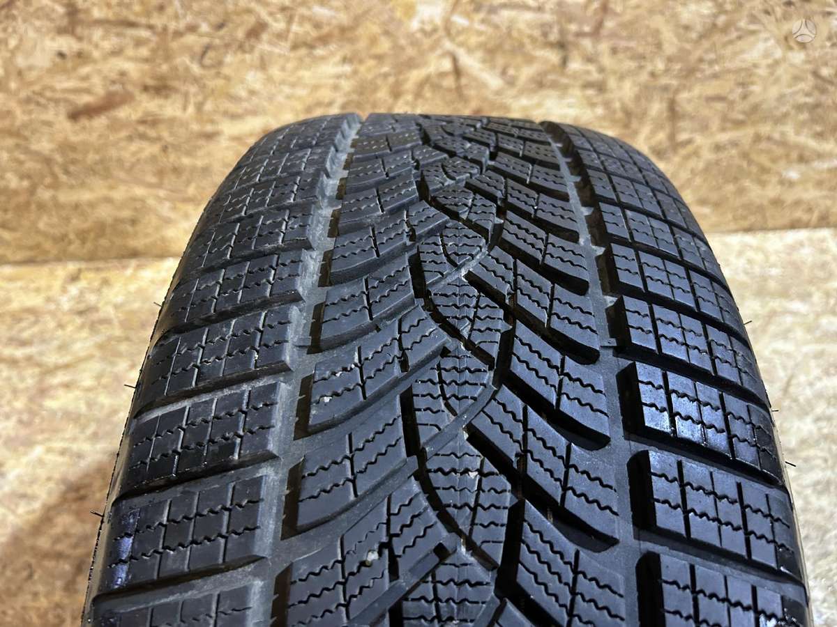 Goodyear Ultra Grip Performance +, winter 245/40 R19