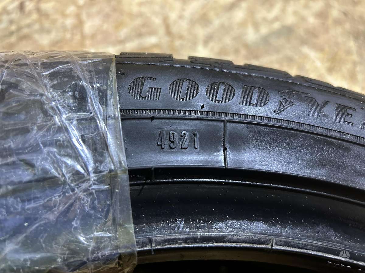Goodyear Ultra Grip Performance +, winter 245/45 R18