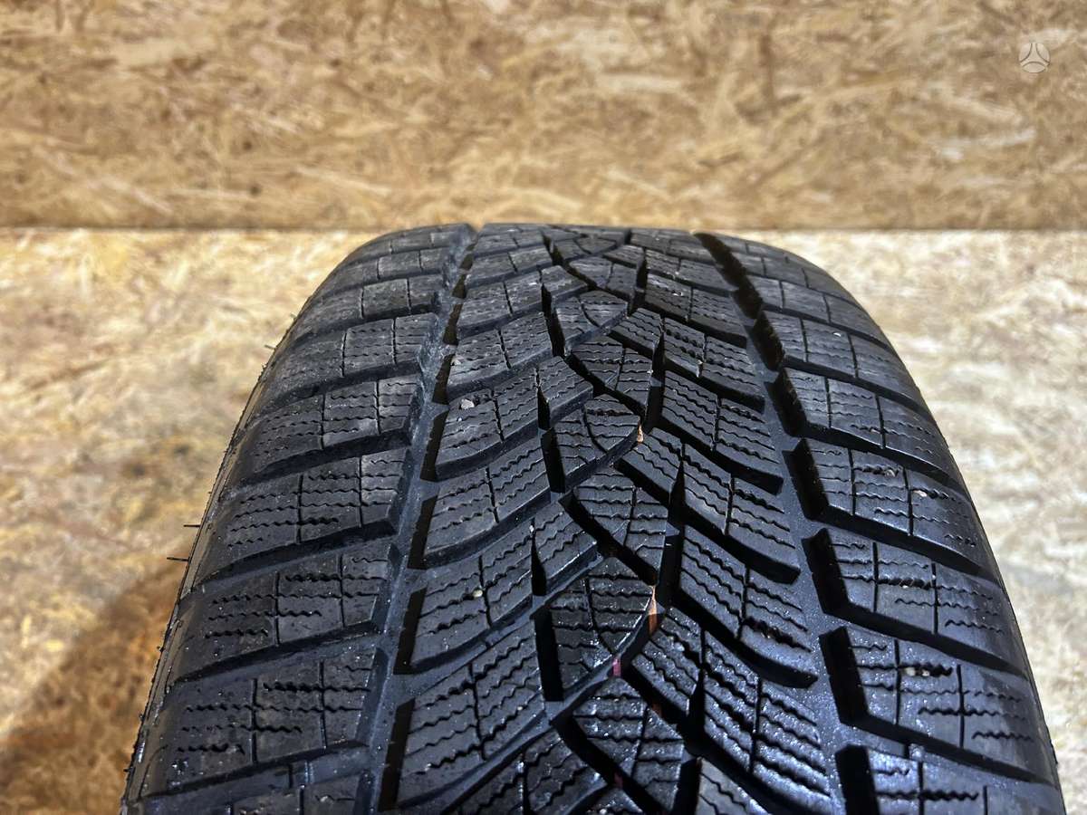 Goodyear Ultra Grip Performance +, winter 245/45 R18