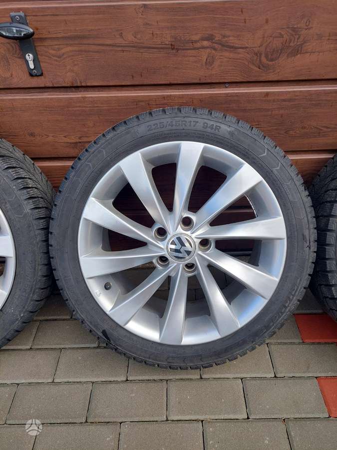 Triangle, winter 225/45 R17