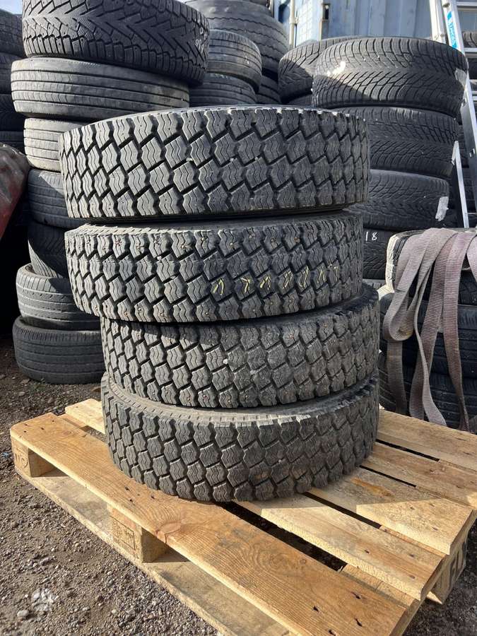 Uniroyal, всесезонные 215/75 R17,5