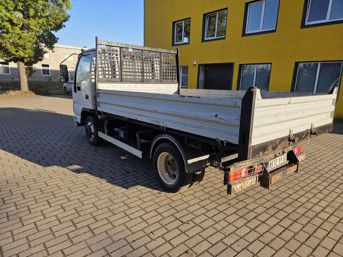 Isuzu NPR, 3.0 l., Коммерческий